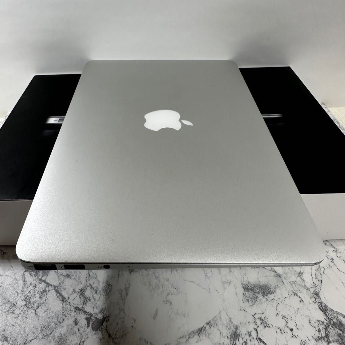 美品 MacBook Air Mid 2011 11インチ Office有り｜PayPayフリマ