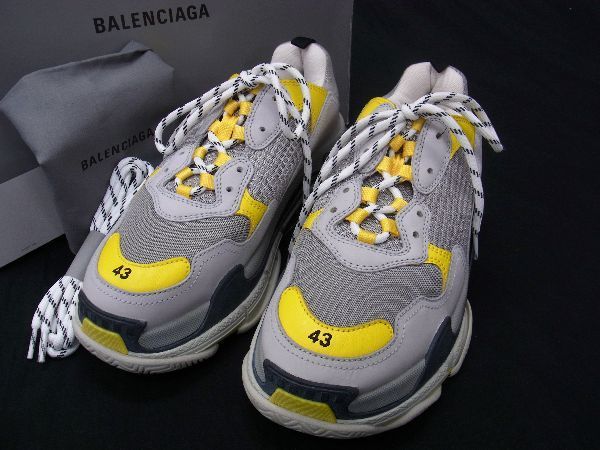 ■新品同様■ BALENCIAGA バレンシアガ Triple S スニーカー サイズ 43 (約28.5cm) 靴 シューズ メンズ グレー系×イエロー系 AL3304_画像1