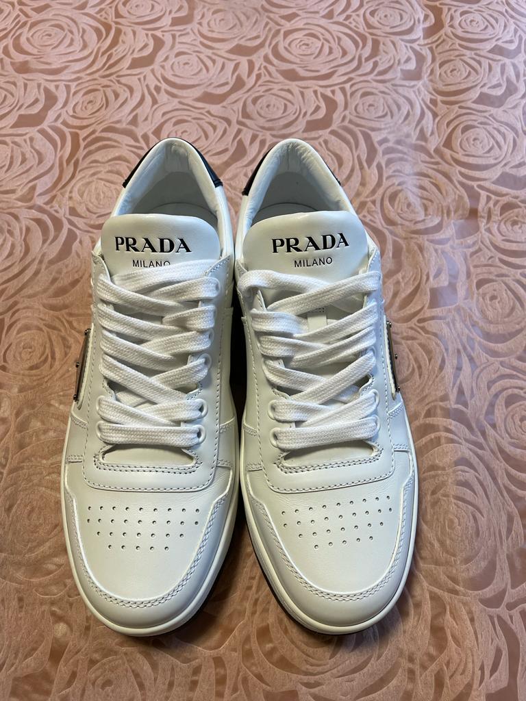 注目 PRADA プラダ ダウンタウン レザー スニーカー ホワイト 24-24.5