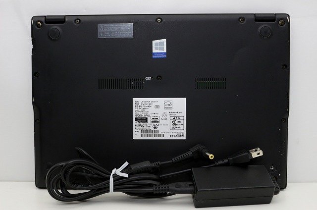 1円スタート 軽量 777g 第8世代 Core i5 SSD256GB メモリ8GB 富士通
