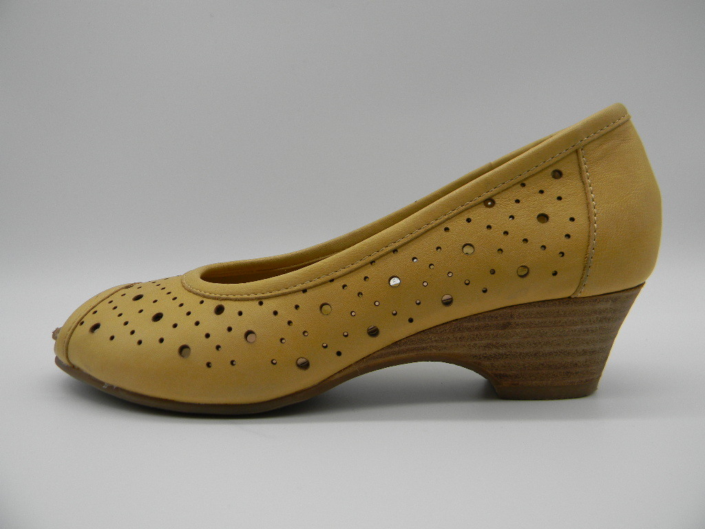 ***[ VIS ]* pumps (23cm) yellow color 