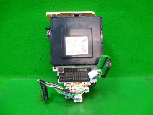 ソリオ 5AA-MA37S ヒューズボックス 36775-83SB0