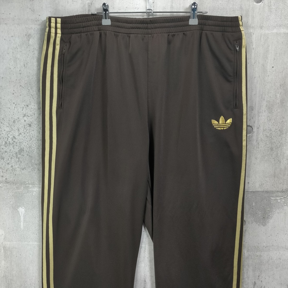 激レア 4XL adidas アディダス トラックパンツ ブラウン ゴールド 茶 Brown Gold バイカラー トレフォイル 古着 パンツ  ビッグサイズ ロゴ