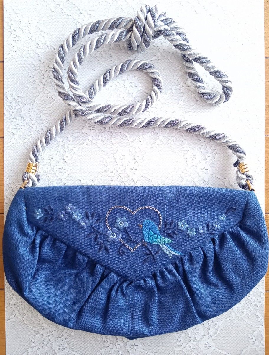 ◆見た目より大容量★未使用だけど少し難あり★青い鳥 刺繍 可愛い ポシェット 斜め掛け バッグ