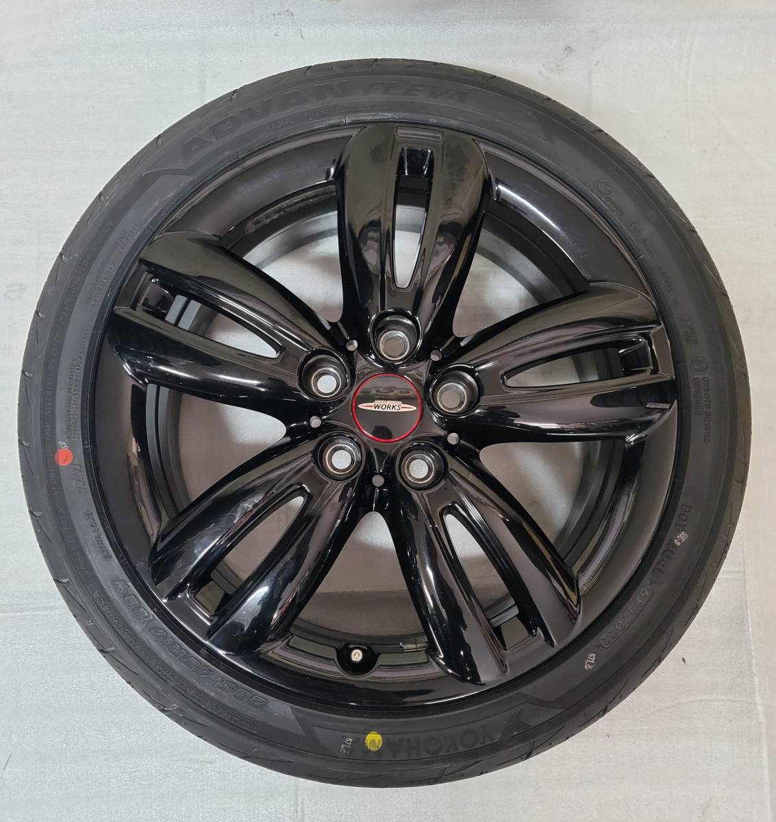 BMW MINI ミニクーパー F55 F56 JOHN COOPER WORKS 純正 17インチ 7J+54 PCD112 5H YOKOHAMA ADVAN FLEAV 205/45R17 2022年製 4本セット _画像3