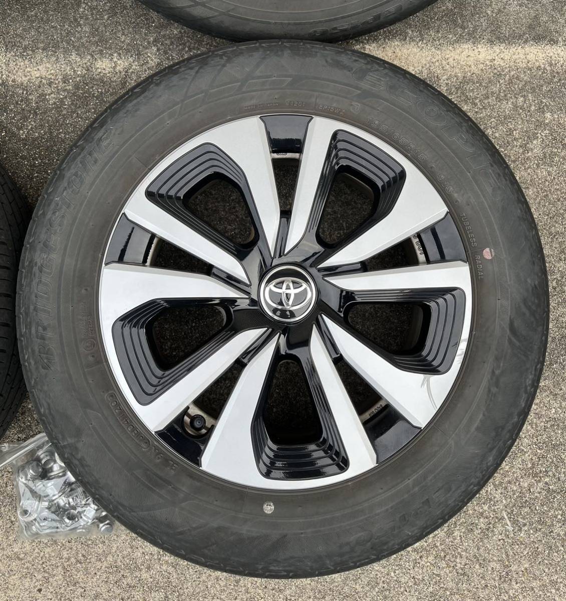 トヨタ ZVW52 プリウスPHV 純正ホイール タイヤ付き 4本セット 15