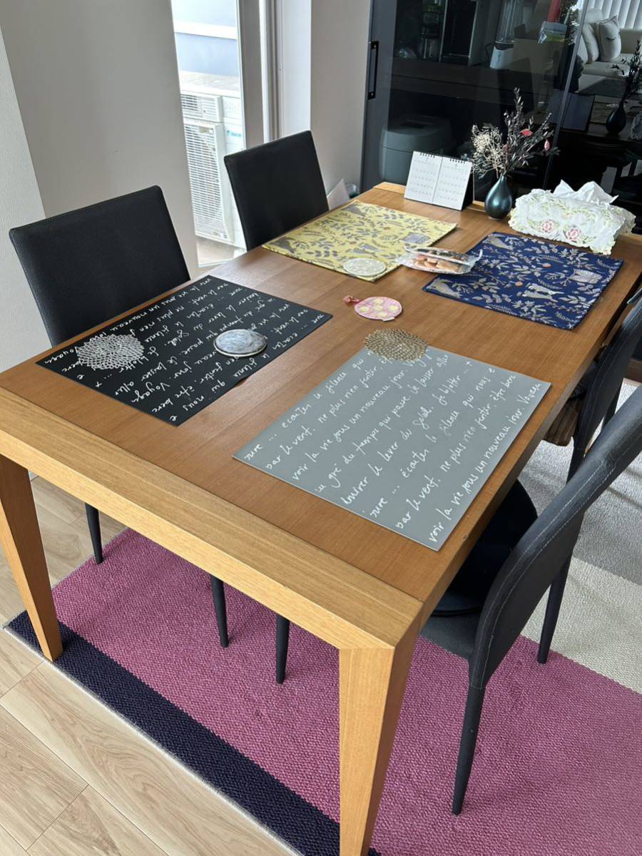 美品 Actus ダイニングテーブル *写真のテーブル以外のものは付きません-