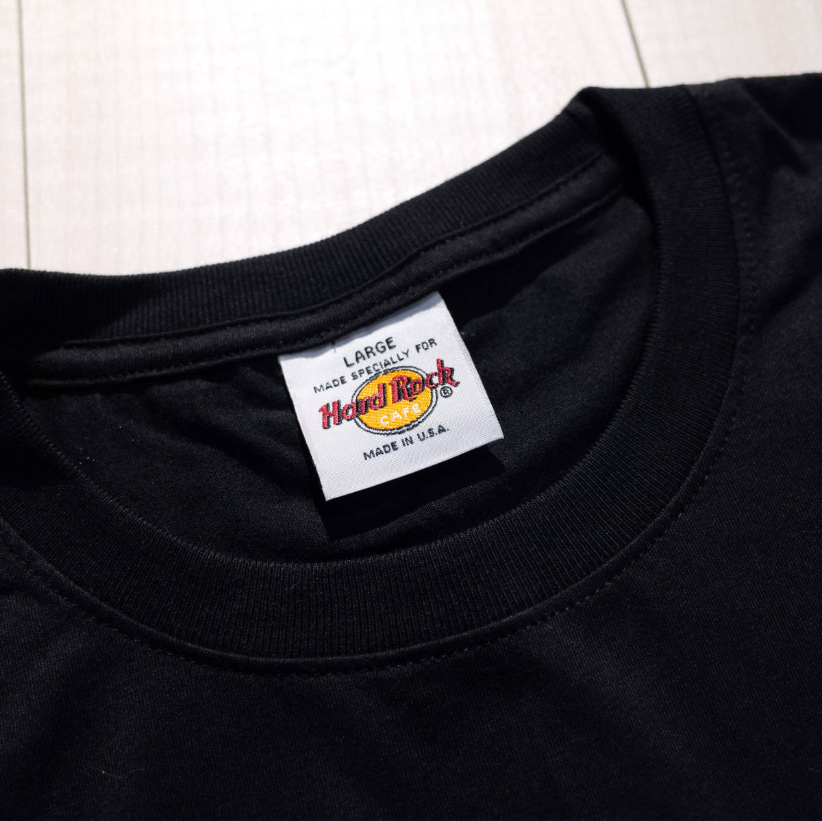 【USA製】L / HARD ROCK CAFE HAWAII ハードロックカフェ ハワイ 刺繍入り クルーネック デカロゴ Tシャツ 黒 ブラック 赤 黄緑色 美品！_画像4