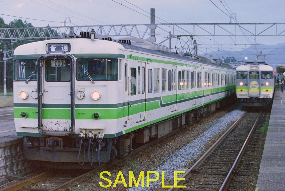 ☆90～00年代鉄道10jpgCD[115系2代目新潟色・弥彦色(新潟駅)]☆_DP15381