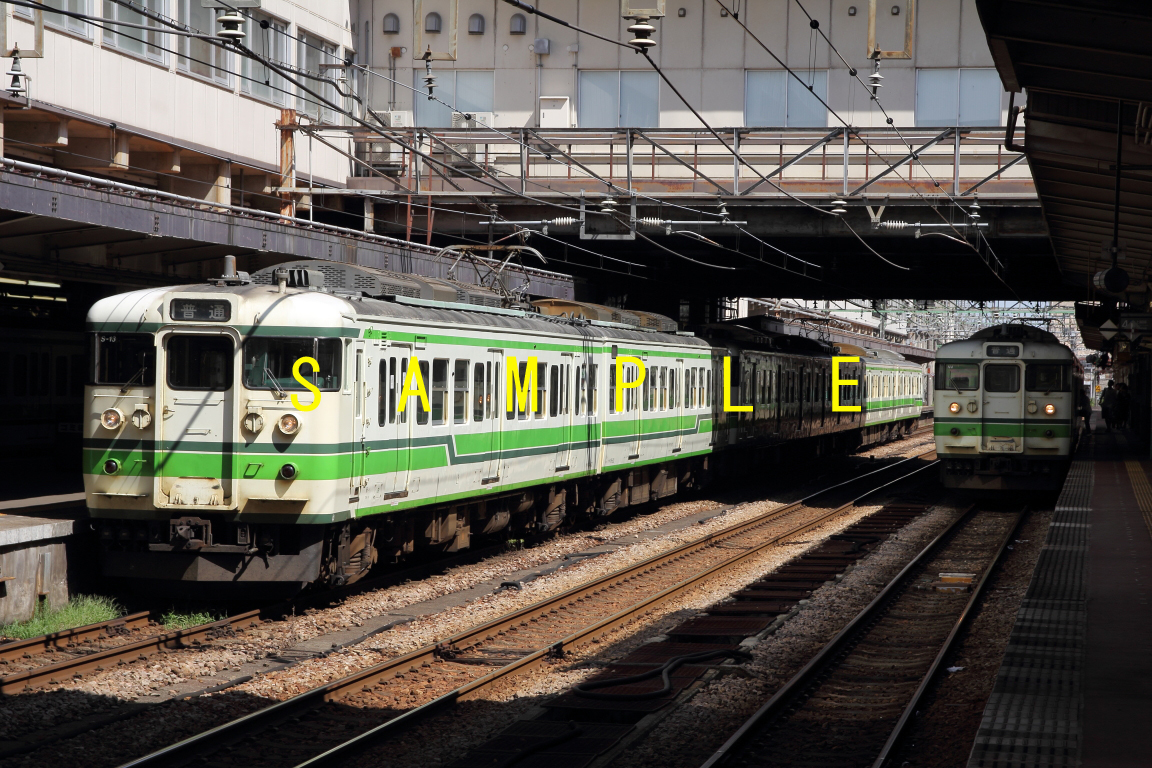 ☆00～10年代鉄道10jpgCD[115系新潟車新潟色・長野色・復活湘南色(長岡駅)、115系長野車長野・復活湘南色並び(直江津駅)]☆_DP27287