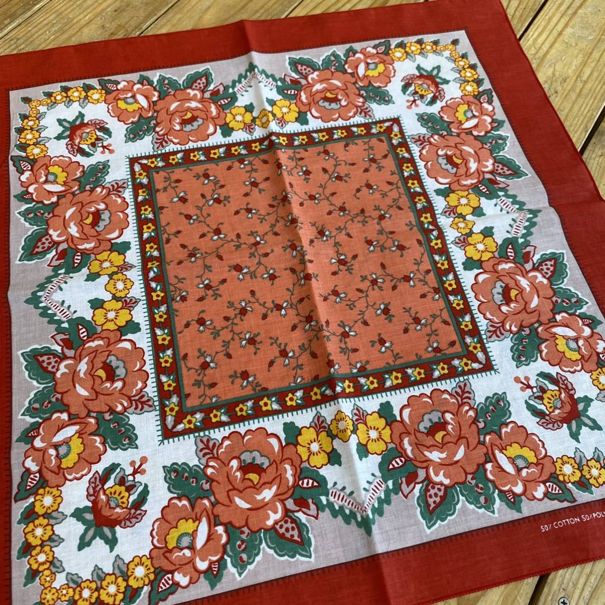  free shipping Vintage beautiful bandana floral print flower beautiful goods red orange Made in USA handkerchie America stock miscellaneous goods old clothes Vintage A0477