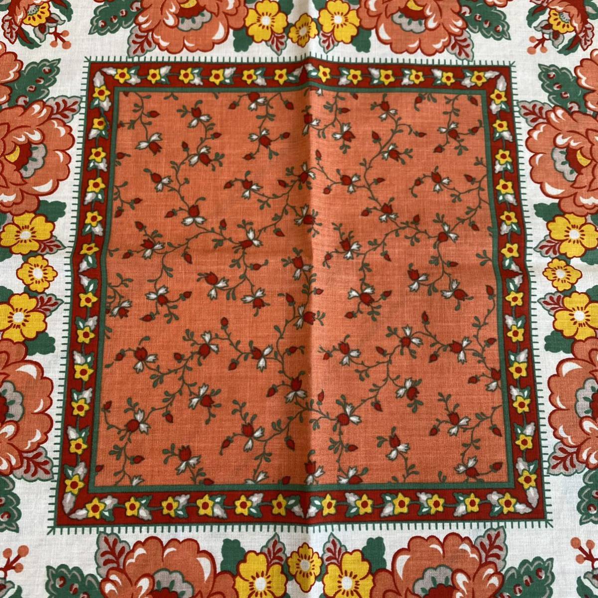  free shipping Vintage beautiful bandana floral print flower beautiful goods red orange Made in USA handkerchie America stock miscellaneous goods old clothes Vintage A0477
