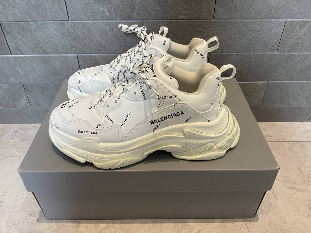通販 ★BALENCIAGA 国内正規品 41 LOGO ALLOVER トリプルS バレンシアガ 男性用 通販 ★BALENCIAGA 国内正規品 41 LOGO ALLOVER トリプルS バレンシアガ 男性用