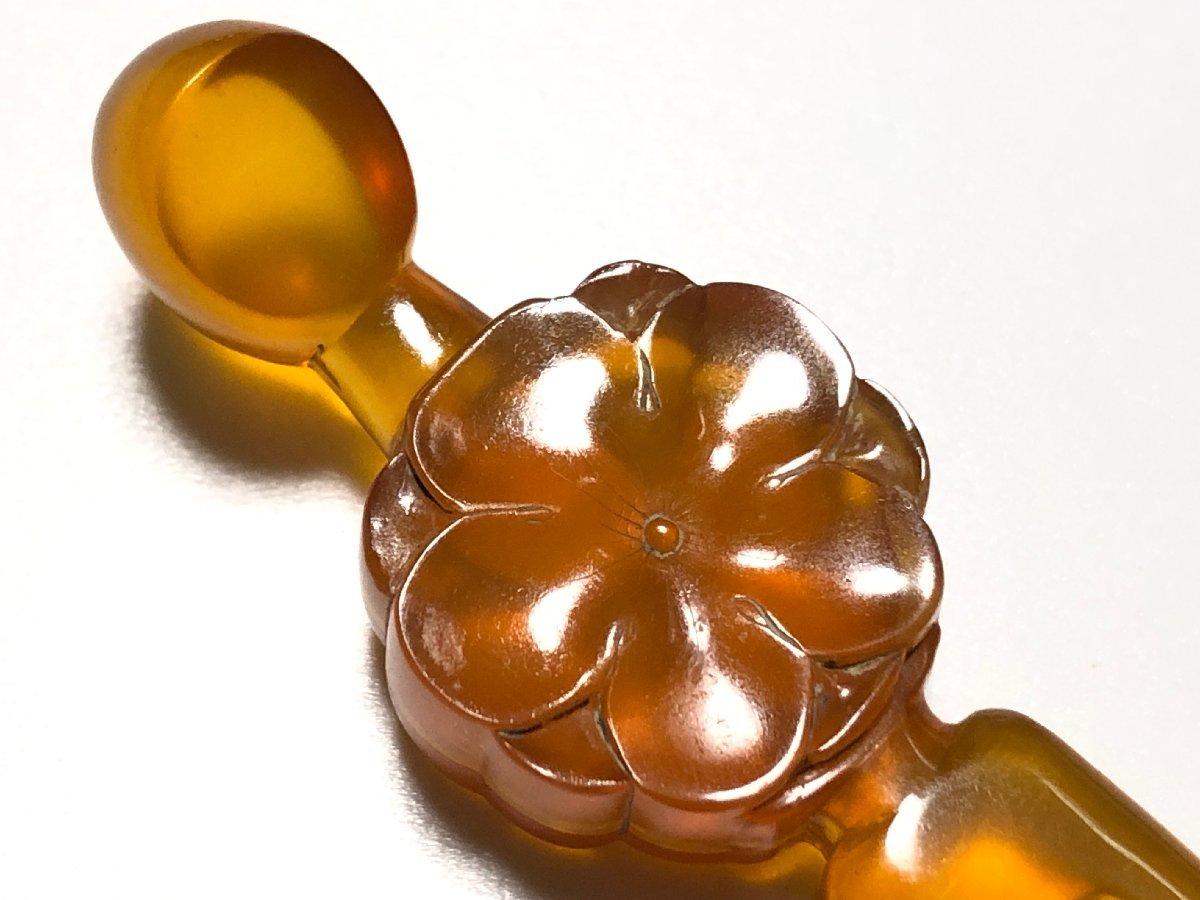 人気を誇る アンティーク 本鼈甲 白甲 9.5g 肉厚 八重梅紋細工 簪