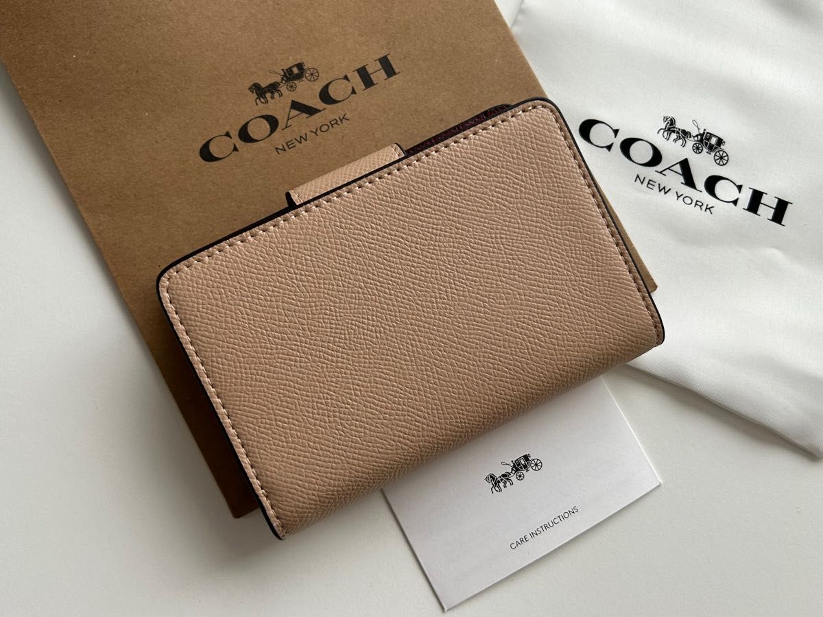 【新品・未使用】COACHコーチ二つ折り財布カーメル