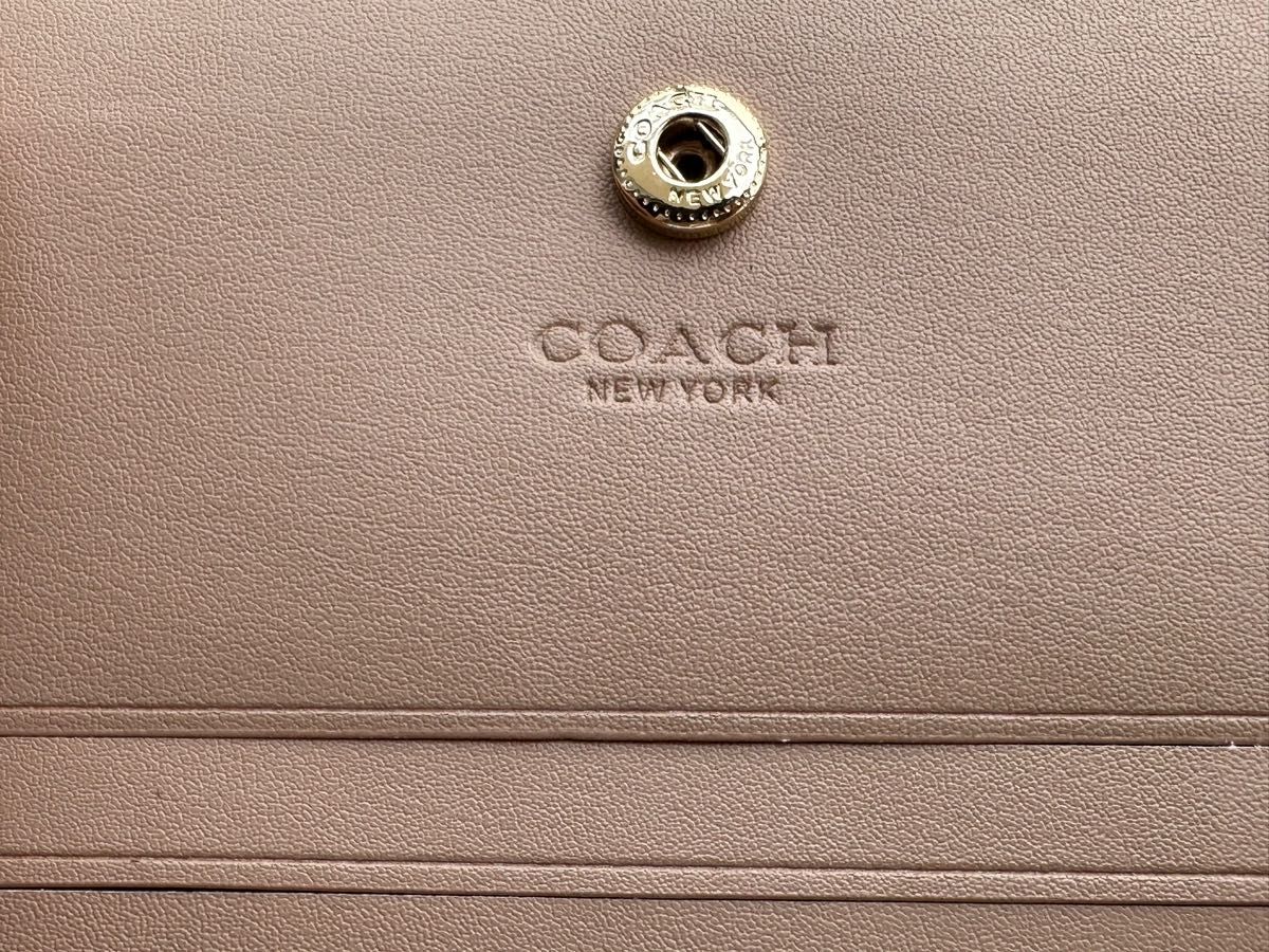 新品・未使用】COACHコーチ二つ折り財布お猫ホワイト可愛い 新品・未使用】COACHコーチ二つ折り財布お猫ホワイト可愛い