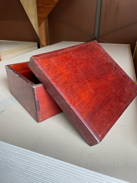 Bibian 比比昂- 朱塗りのふた付木箱W33.5×D27.5×H17.5㎝ 収納箱道具