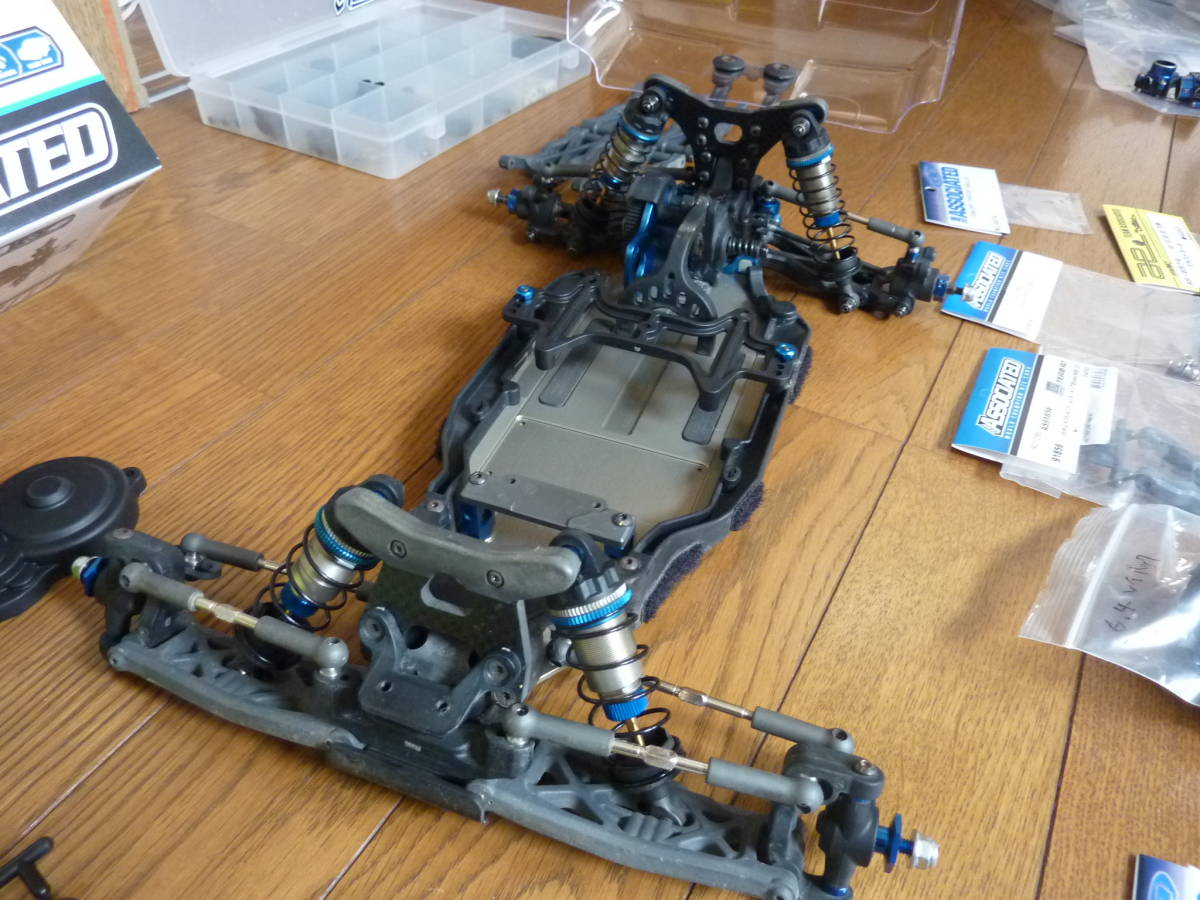 ASSOCIATED アソシエイテッド B6.4D 中古美品 パーツ多数付属 タイヤ