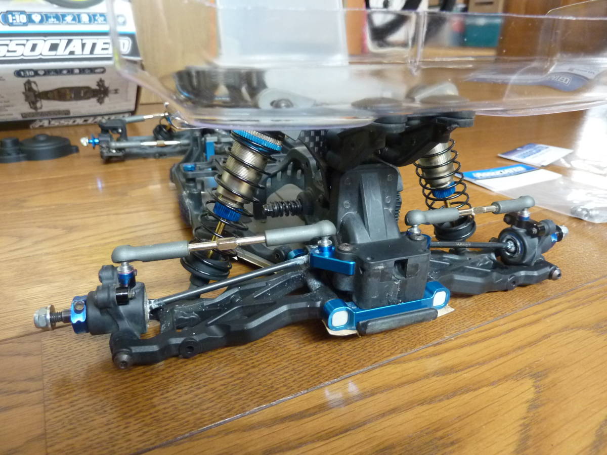 ASSOCIATED アソシエイテッド B6.4D 中古美品 パーツ多数付属 タイヤ