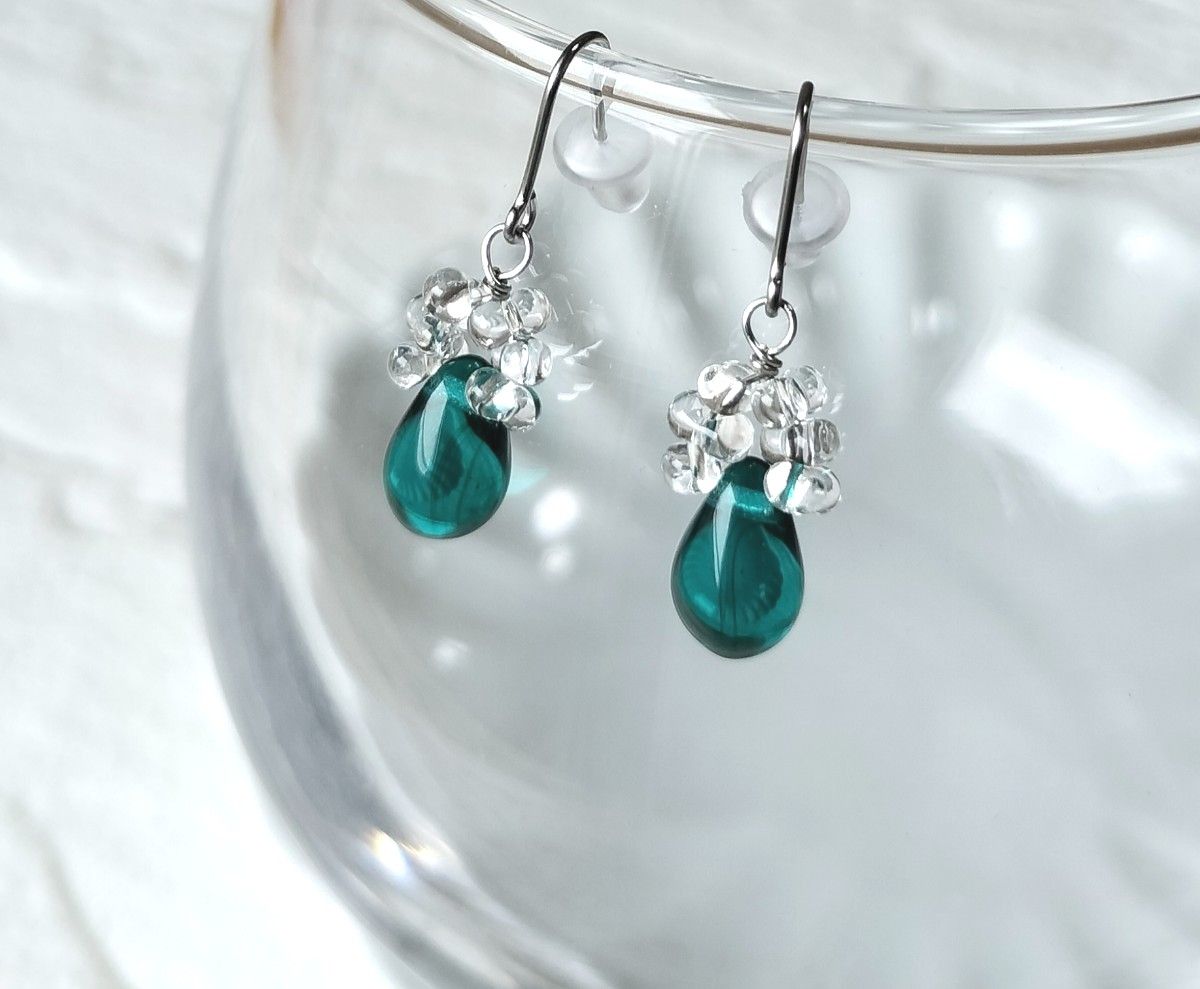 NO.307 ハンドメイドピアス お花 レジン 宝石風 小ぶり ピンク ピアス