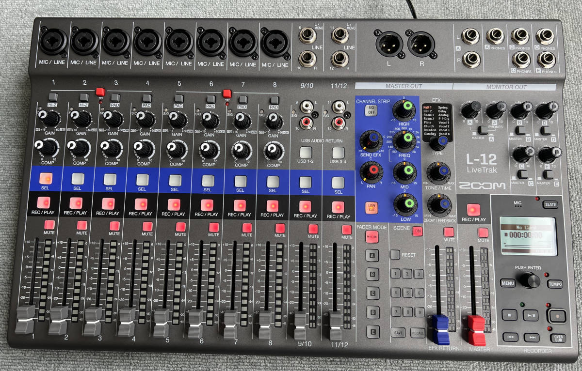 ZOOM LiveTrak L-12 12トラック デジタルライブミキサー&レコーダーと