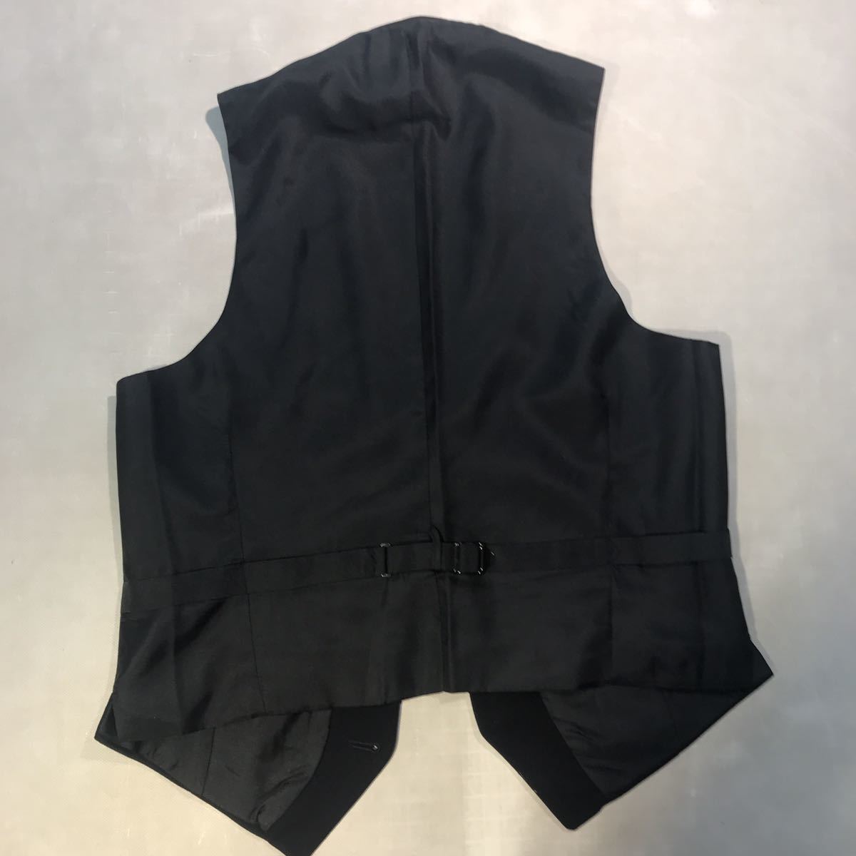 新品未使用/1Bスーツ　礼服セットアップ/A4 サイズS/ブラック　漆黒の黒/毛100%/センターベンツ　ノータック/フォーマルスリーピース_画像10