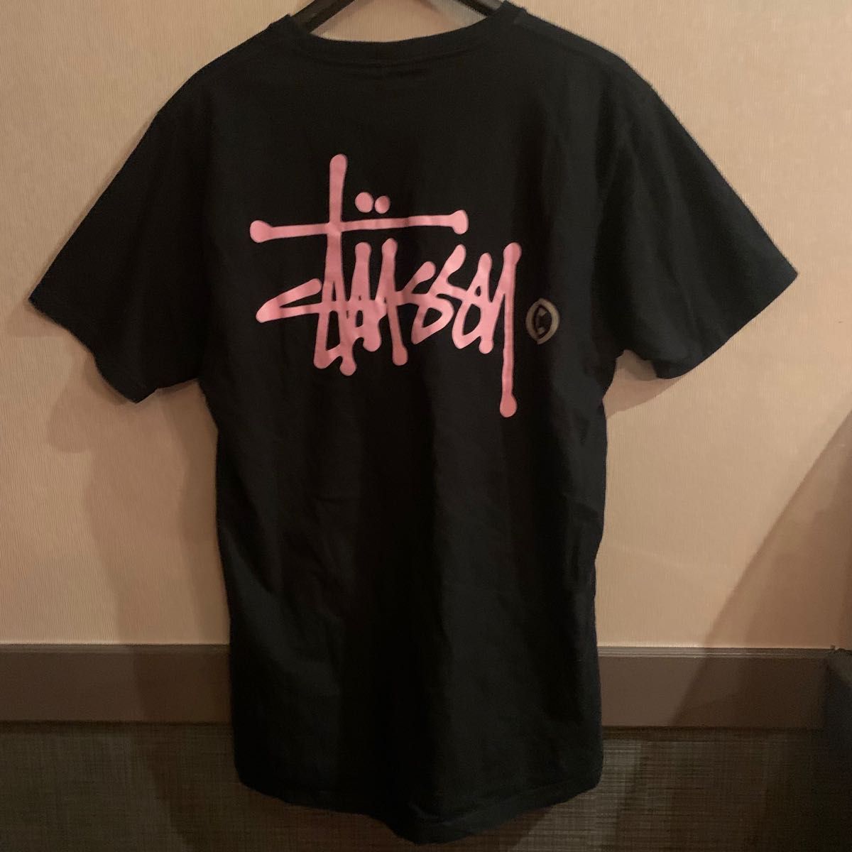ステューシー半袖Tシャツ バックプリントピンクロゴ｜PayPayフリマ
