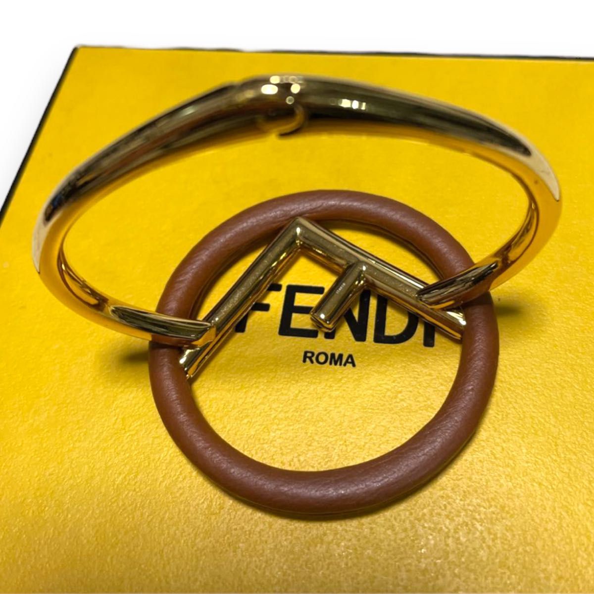 美品 FENDI フェンディ アイコンバングル ブレスレット F is エフィズ-