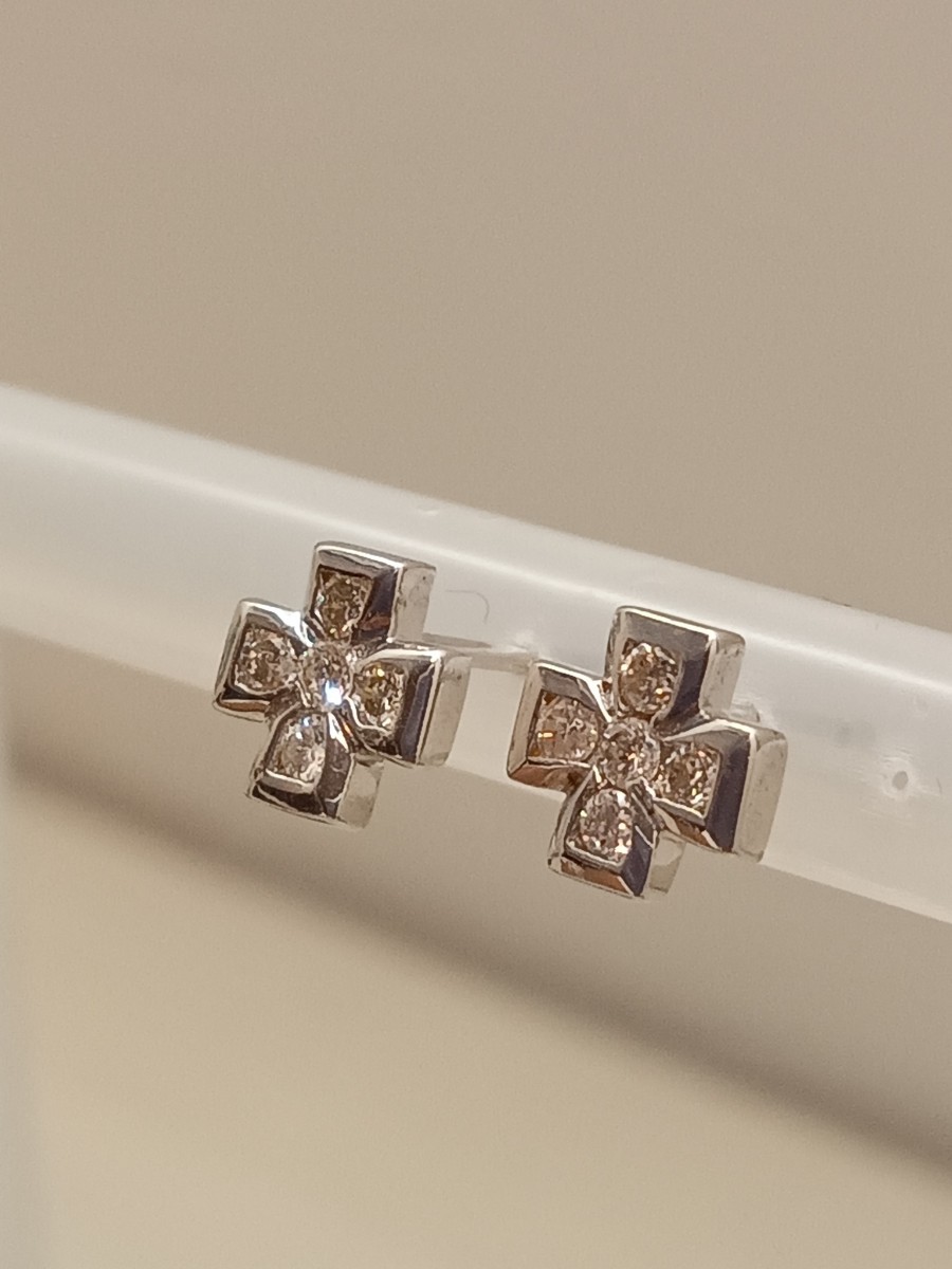 2022春の新作 ☆K18wg☆天然ダイヤ0.16ct☆ピアス☆64 ホワイト