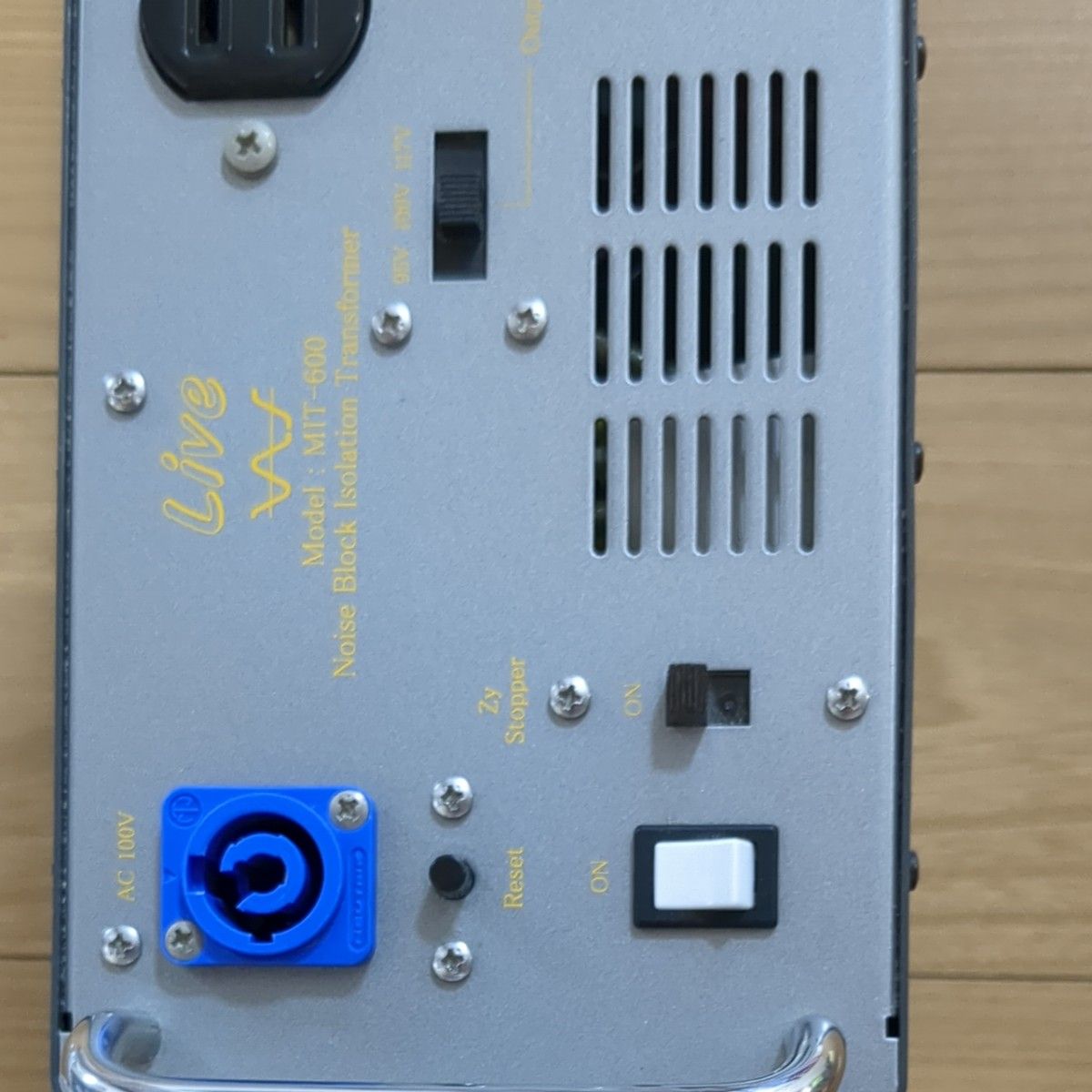 中村製作所 Live MIT-600 アイソレーショントランス ギタリスト電源 + プロケーブル重鉄タップ(旧式 4個口)付属