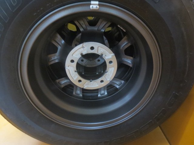 ☆スピスタ☆タイヤホイール④　新車はずし？ スズキ純正 ジムニー シエラ 美品!! シエラ 195/80R15 5.5J +5 139.7-5 4本 R151389 中古_画像9