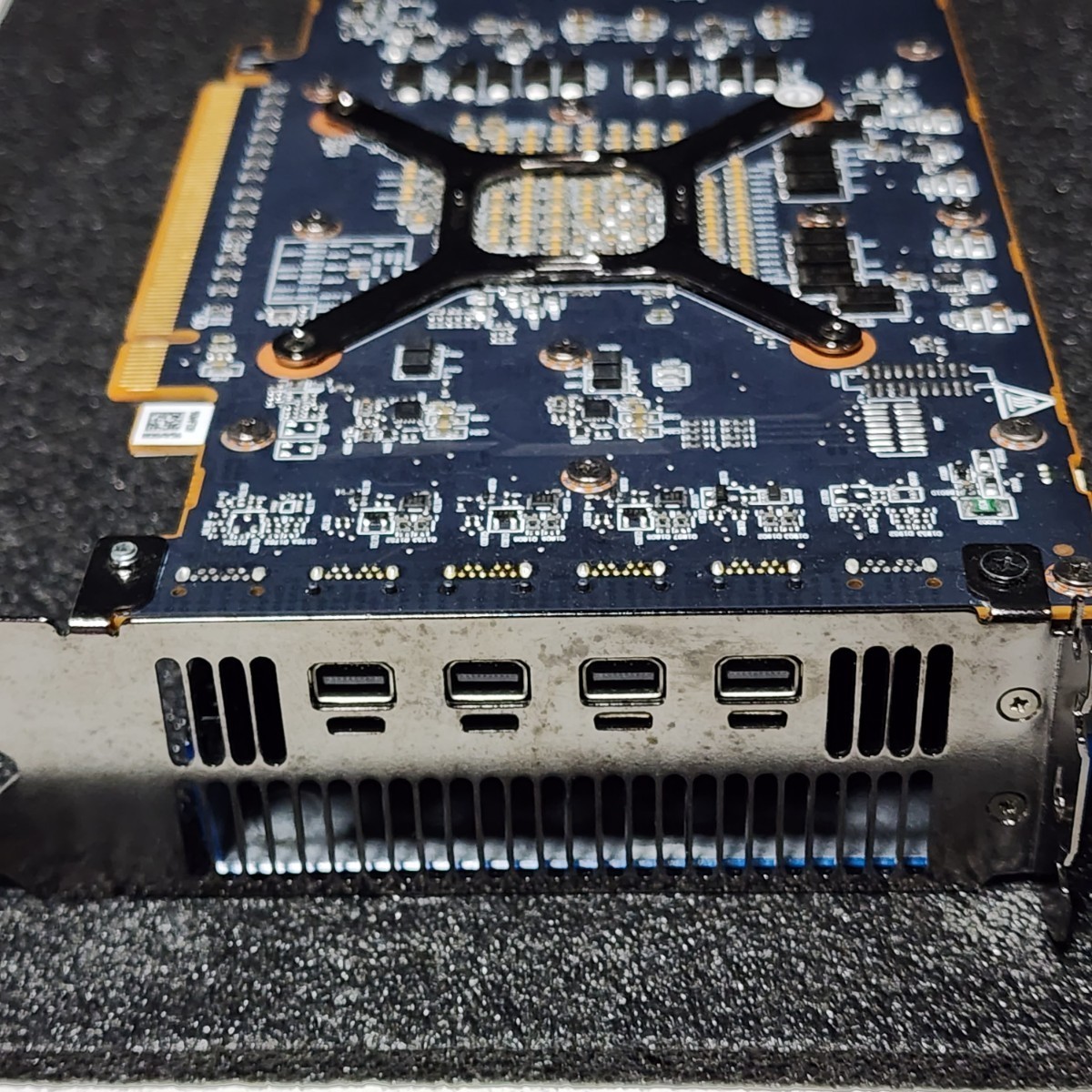 AMD RADEON PRO WX8200 8GB HBM2 動作確認済み PCパーツ AMD RADEON PRO WX8200 8GB HBM2 動作確認済み PCパーツ