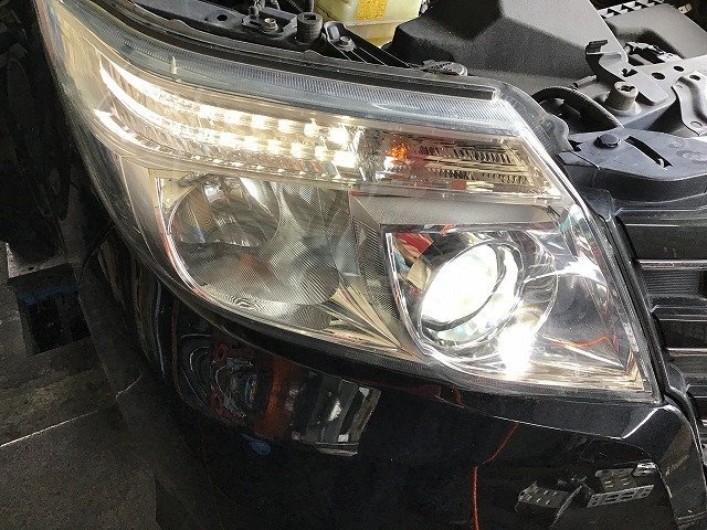 送料無料】ZWR80G ノア HV G 前期 純正 右 LED ヘッドライト イチコ28