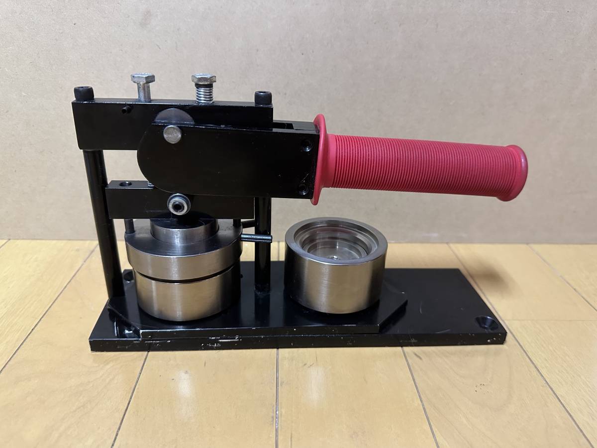 バッジマンネット 缶バッジマシン 44mmサイズ 中古 パーツ約300 バッジマンネット 缶バッジマシン 44mmサイズ 中古 パーツ約300