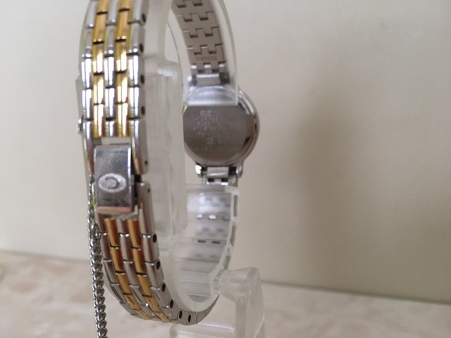 レディース腕時計　SEIKO　セイコー　ＣRＥＯ　クォーツ　動作品　直径1,9㎝／腕回り約16,5㎝_画像4