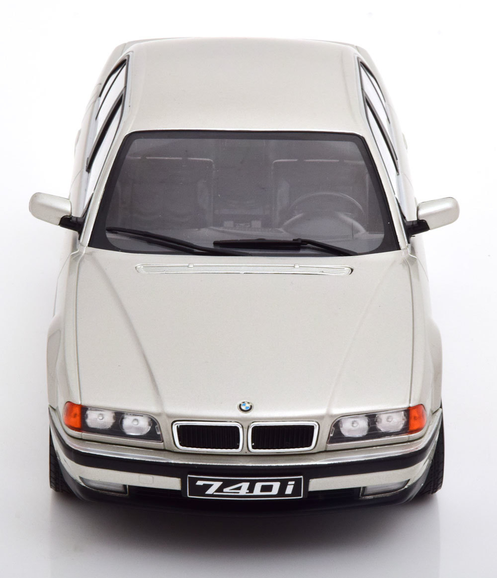 KK scale 1/18 BMW 740i E38 1994　シルバー　ダイキャスト製　フィアット_画像3