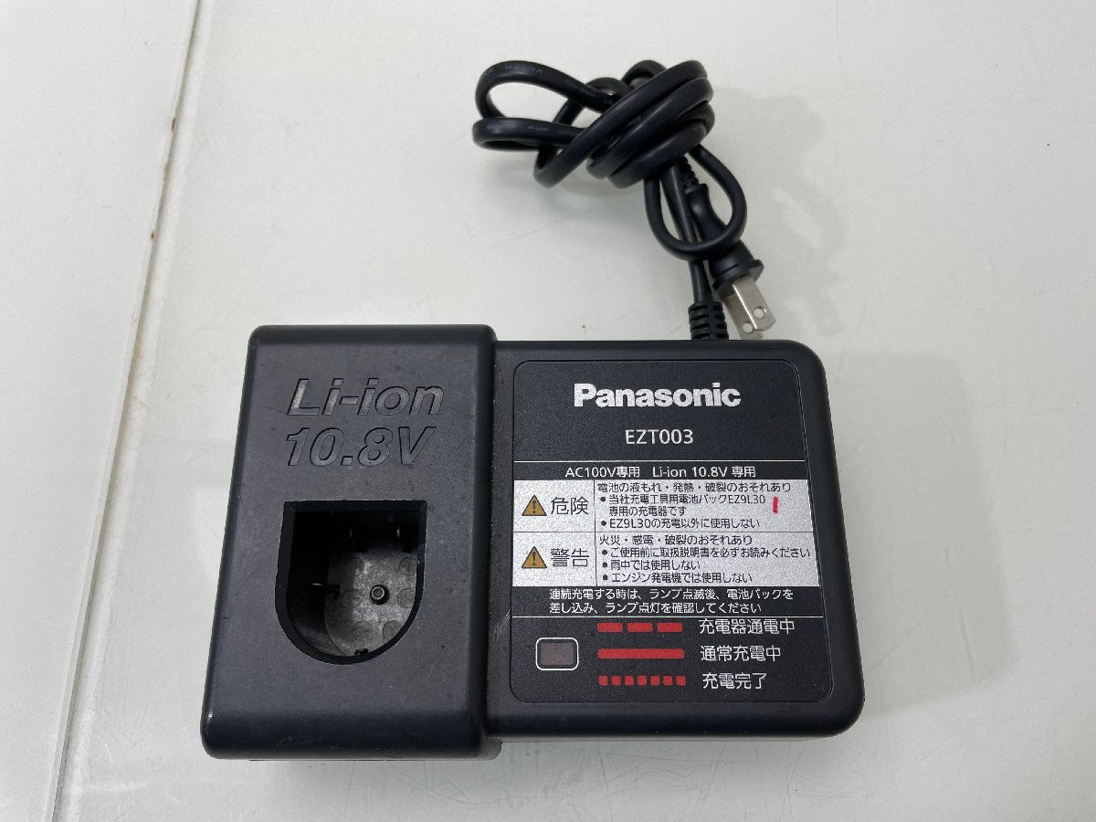 ●M● Panasonic 充電器 EZT003 中古品 リチウムイオン電池 10.8V 急速充電 電動工具 H2306-137_画像1