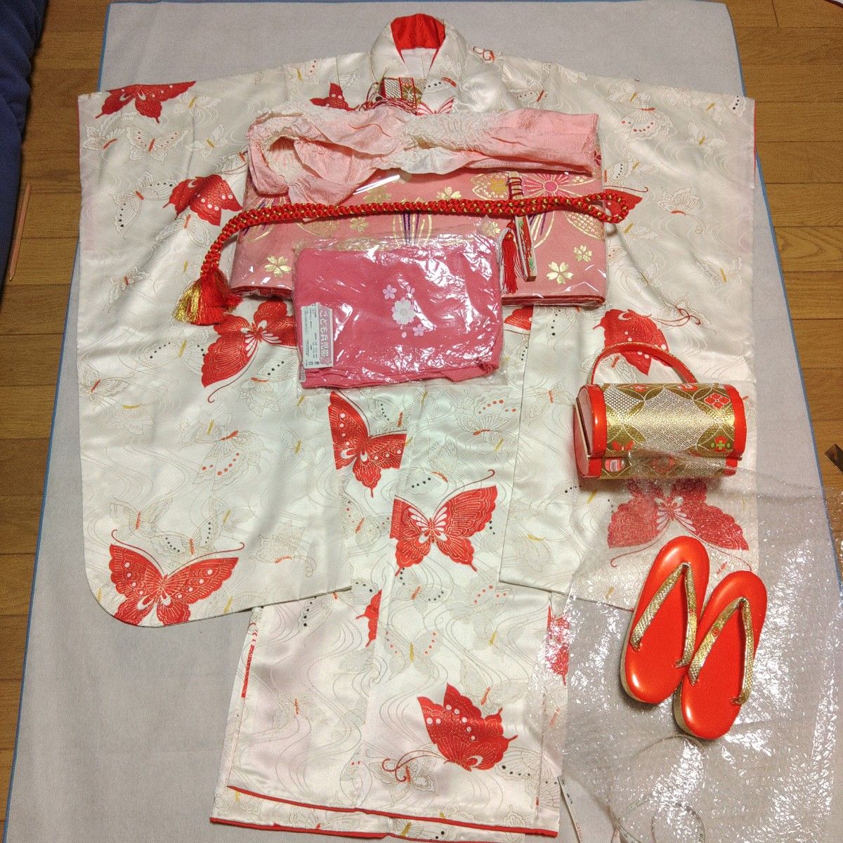 ジュニア7歳七五三祝着物フルセット白地ホワイト蝶々流水紋赤正絹金箔ジュニア用袋帯はこせこ