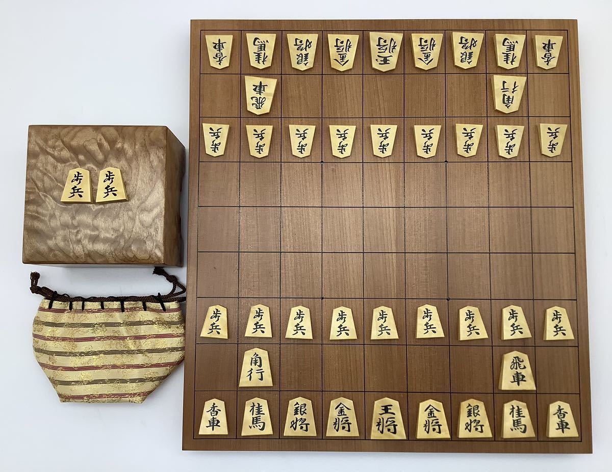 Y 【 将棋 将棋駒 】東世作 兼俊書 彫埋将棋駒 / 駒箱 駒袋付
