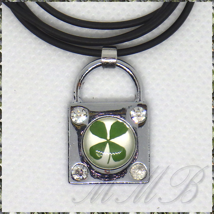 [PENDANT NECKLACE] Real Four Leaf Clover 四葉のクローバー LUCKY 南京錠 幸運の錠前 CZ ペンダント ネックレス_画像1