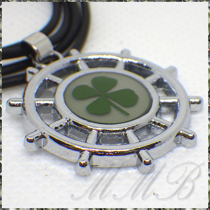 [PENDANT NECKLACE] Real Four Leaf Clover 四葉のクローバー 船のハンドル ステアリングホイール 舵輪 ペンダント ネックレス_画像3