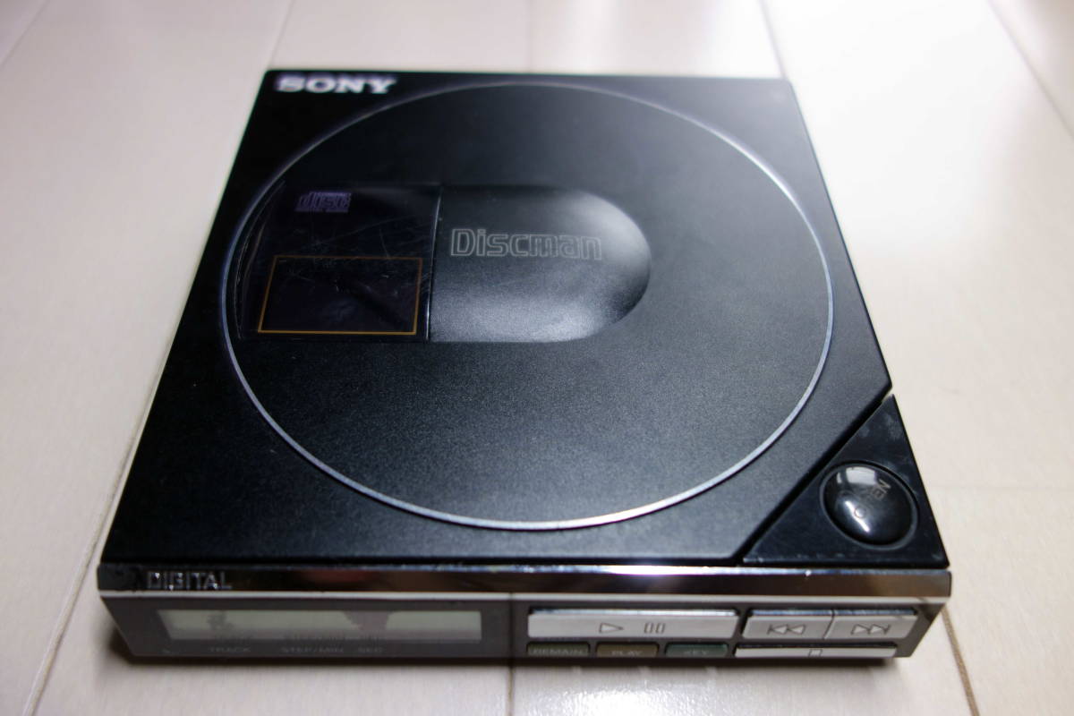 送料無料】希少品 ポータブルCDプレーヤー D-50MKII ディスクマン CD