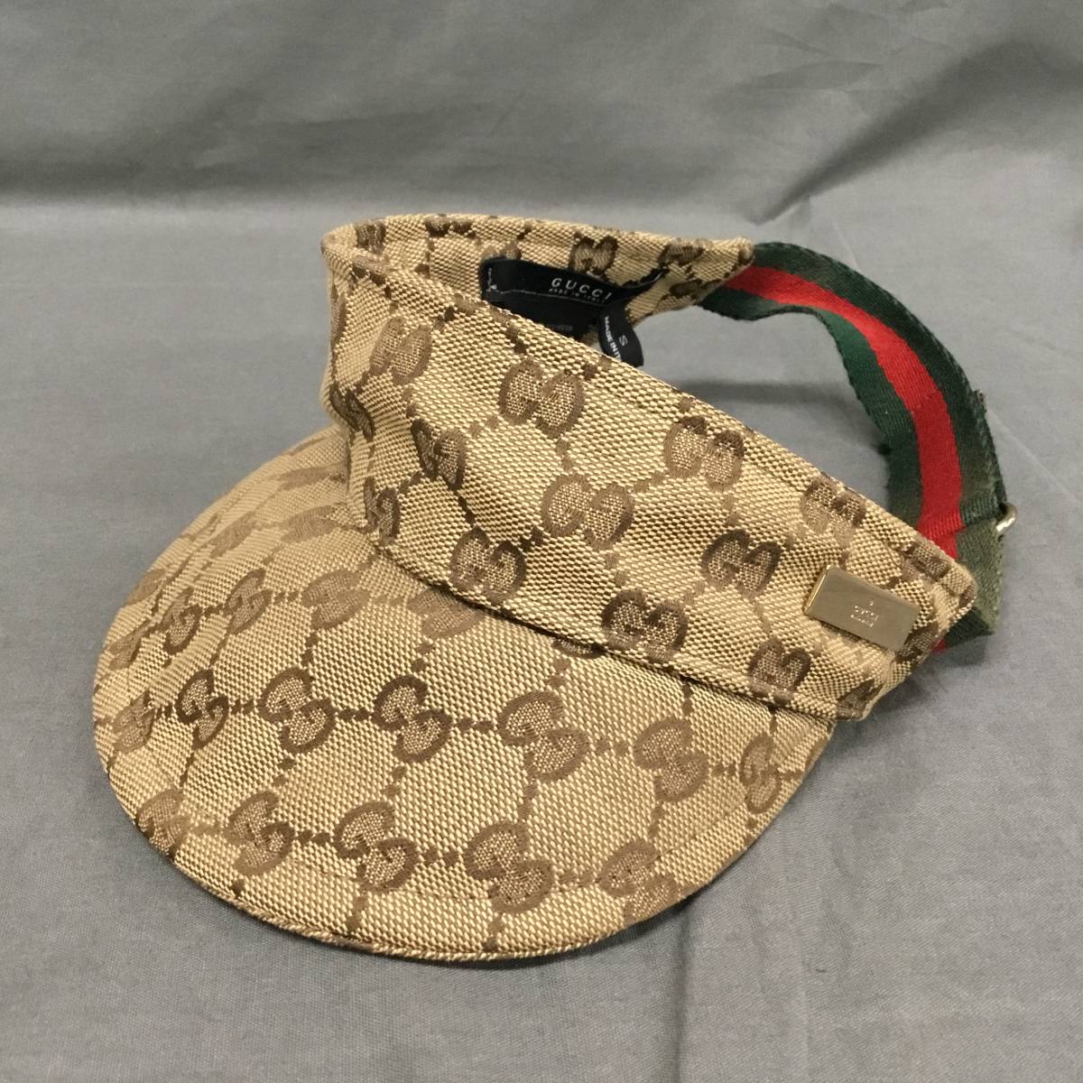 即納大特価 美品✨GUCCI サン サンバイザー GG柄 シェリーライン 即納大特価 美品✨GUCCI サン サンバイザー GG柄 シェリーライン