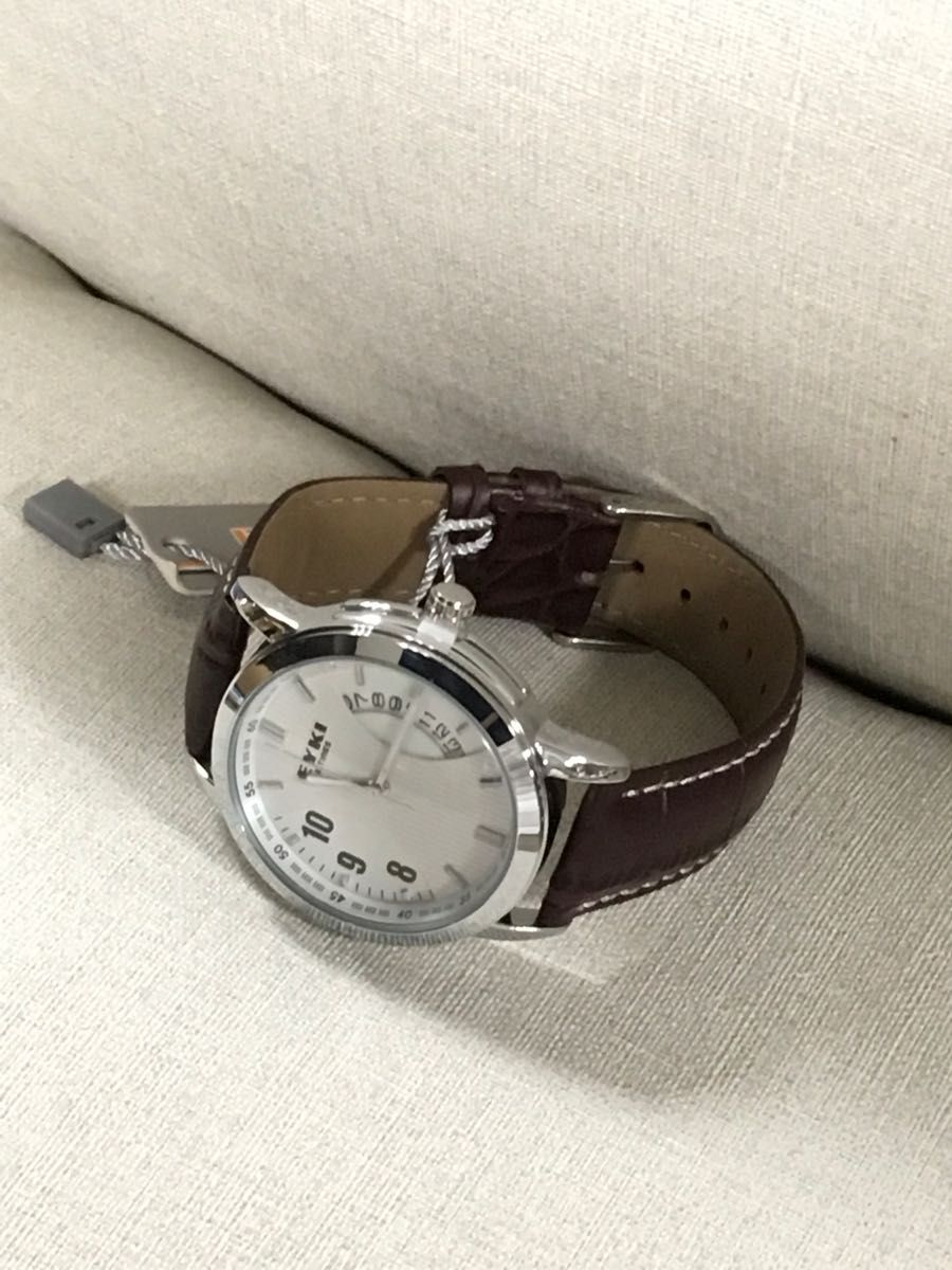 腕時計 メンズレディース EYKI オフホワイト レザーベルト 輸入品 未使用