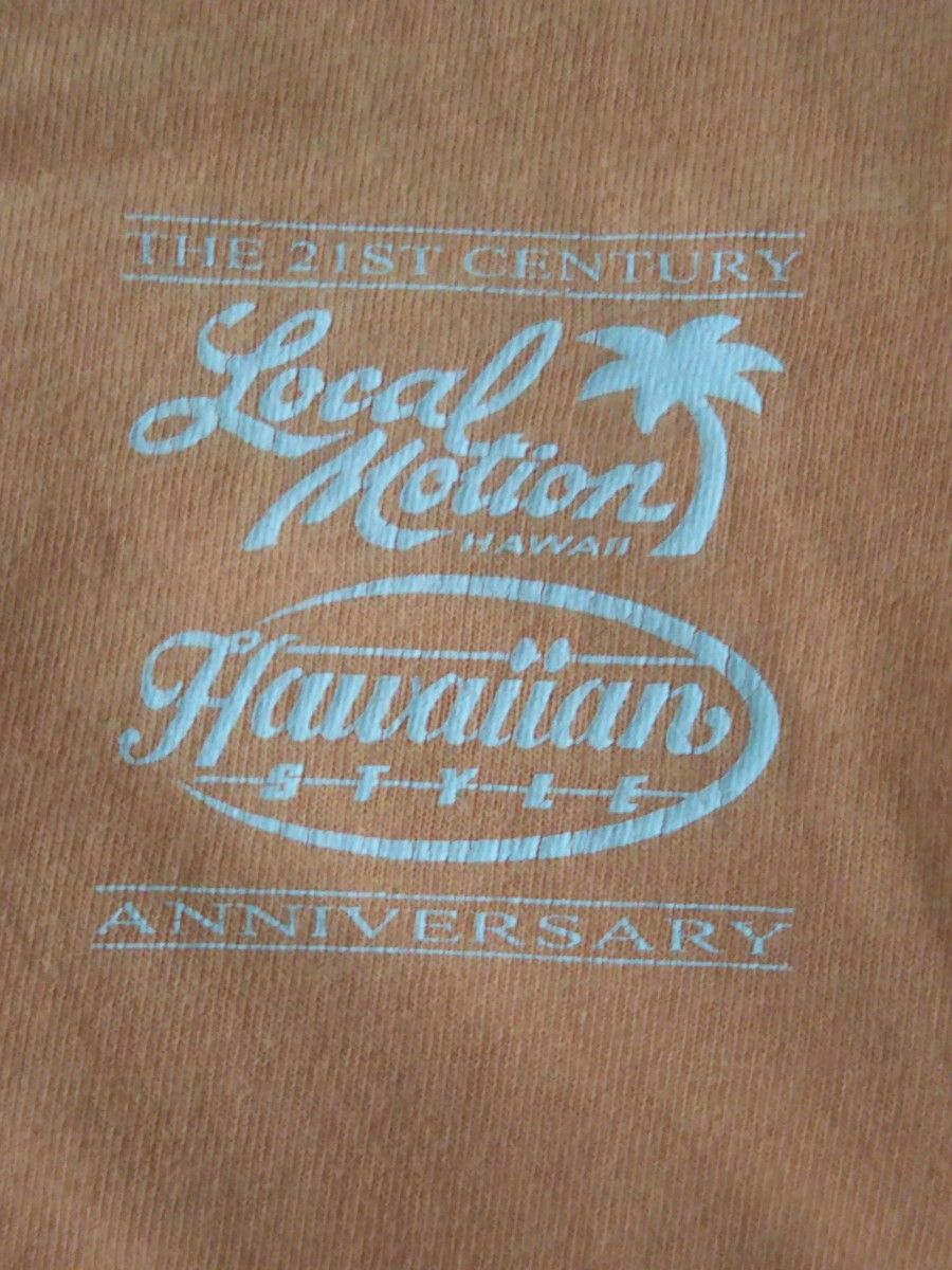 90s‐THE  21ST  CENTURY  HAWAIIAN  STYLEの ロゴに入ったLOCAL  MOTIONのTシャツ