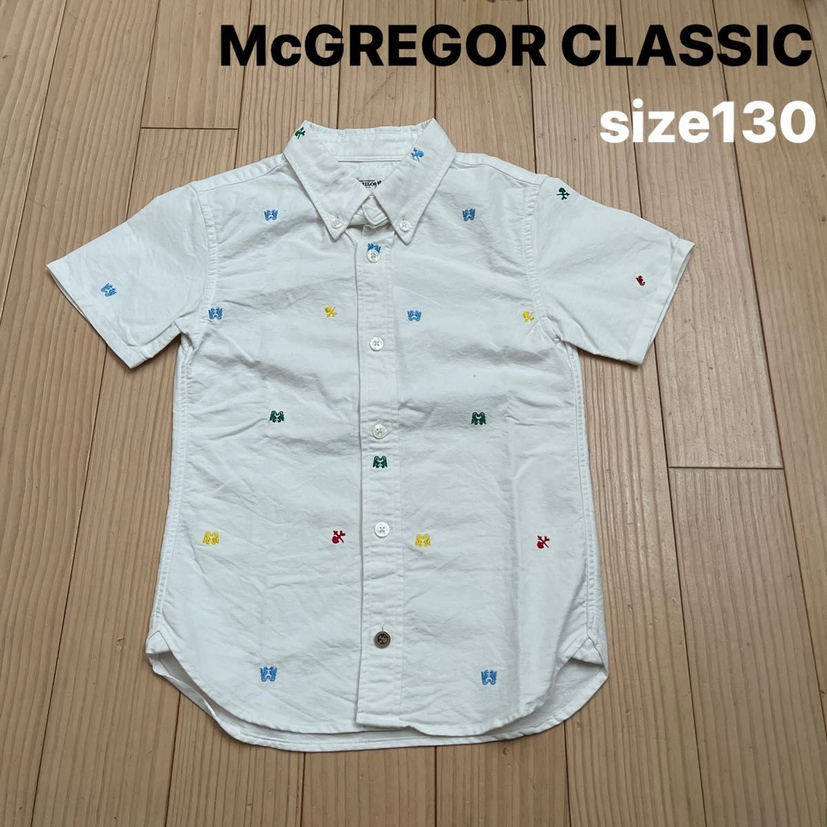白ボタンダウンシャツ　模様刺繍　サイズ130