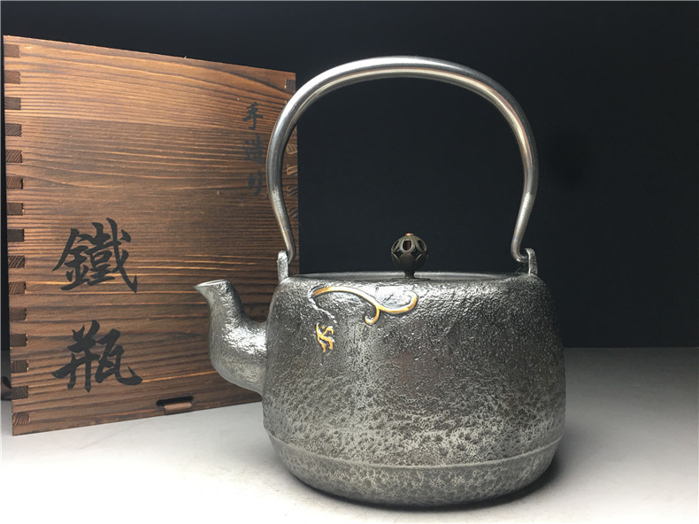 鉄瓶　砂鉄　南部盛岡　雨龍　煎茶道具　共箱　約1.5キロ　容量1650ml_画像6