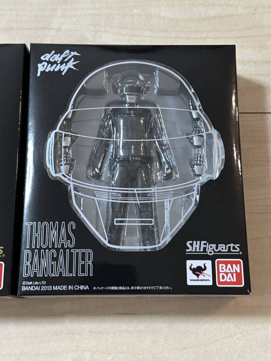 新品 BANDAI DAFT PUNK Guy-Manuel de Homem-Christo Thomas bangalter ダフトパンク フィギュア バンダイ S.H.Figuarts 2体セット_画像2