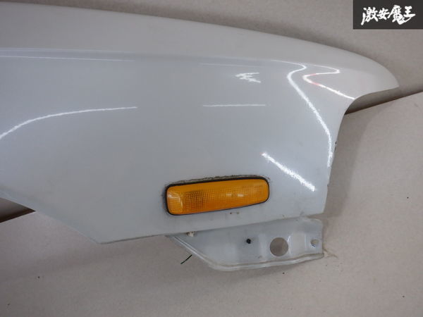  Nissan original HC34 Laurel front fender right driver`s seat pearl white shelves 2G4B