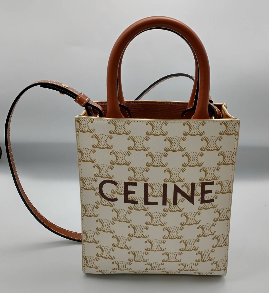 有名なブランド ミニバーティカルカバ CELINE トリオンフキャンバス